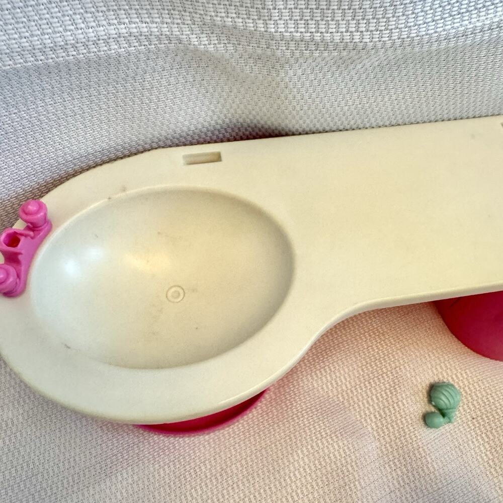 MATTEL Barbie Beauty Center Playset 1991 Pink Bathroom Vanity And Accessories - Picture 11 of 16